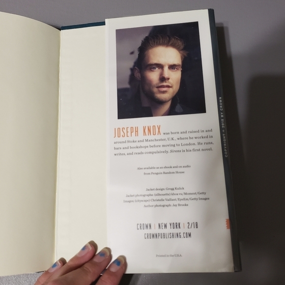 Joseph Knox sirens hardcover novel - Picture 5 of 7